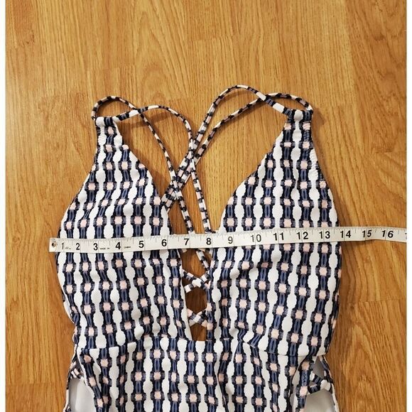 Jessica Simpson Venice Beach  Plunging One Piece - Picture 11 of 13